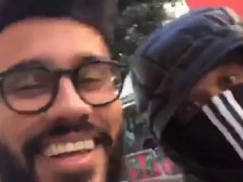Marcelo tỉnh bơ chơi trốn tìm với fan