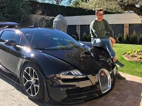 Ronaldo chi tiền tấn để... đậu xe