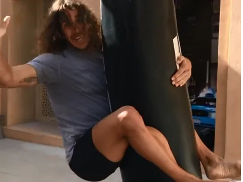Luyện võ, Puyol tranh thủ hóa Tarzan