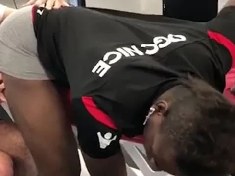 Balotelli đau khổ vì bị... 'sàm sỡ'