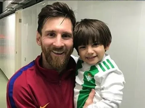 Sắp đón quý tử thứ 3, Messi vẫn ôm con của người lạ