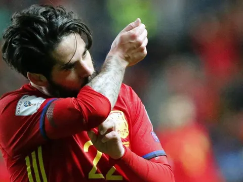Isco gay gắt với tin đồn về Barca
