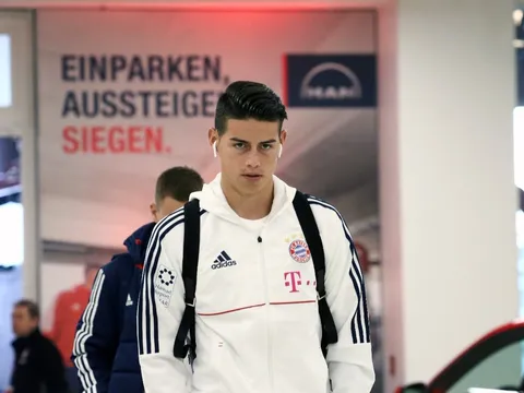 James Rodriguez hút hồn phái nữ trên đường đến sân thi đấu