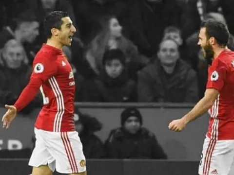 Jamie Carragher chỉ ra lí do Mkhitaryan hơn cả Oezil, Mata lẫn Silva