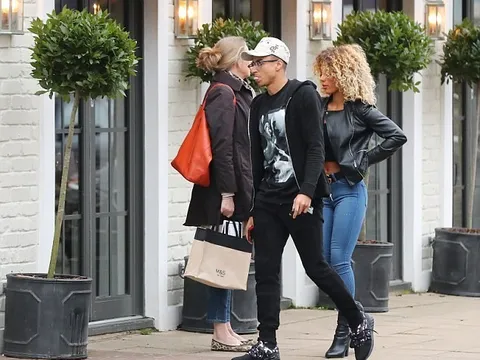 Jesse Lingard tình tứ cùng bạn gái siêu mẫu