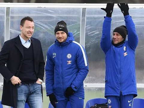 John Terry trở lại Chelsea, theo sát đồng đội cũ tập luyện