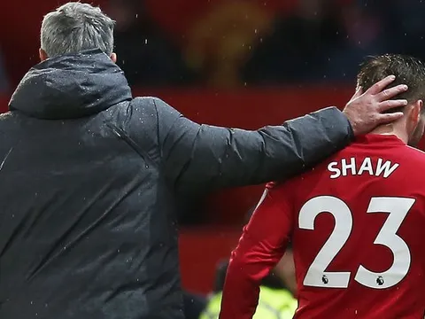Jose Mourinho đang 'giết chết' Luke Shaw