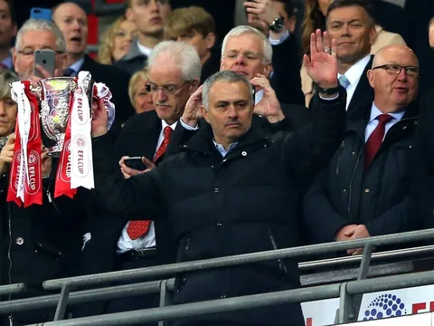 Jose Mourinho lại khiến NHM yêu quý hơn với phát biểu này