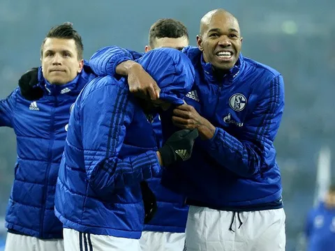 Juventus giúp Schalke chiếm ngôi Dortmund