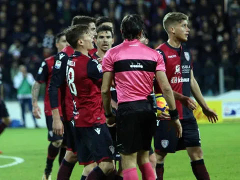 Juventus lại gây tranh cãi, Roma tiếp tục lao dốc