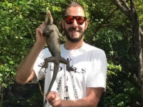 Karim Benzema bị phạt vì chụp ảnh cùng động vật quý hiếm