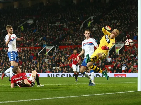 'Kẻ bị ruồng bỏ' tỏa sáng, Man Utd dễ dàng hạ Wigan