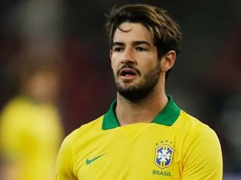 Kể công tại Trung Quốc, Pato mơ về World Cup