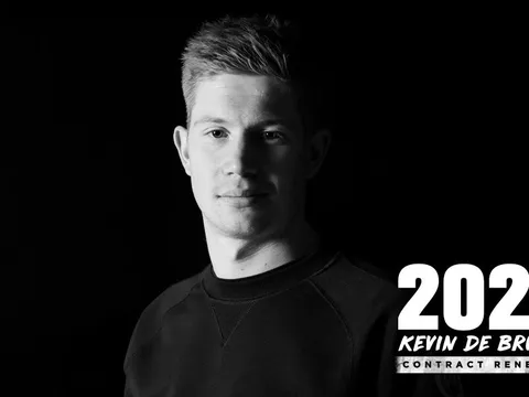 Kevin De Bruyne rạng rỡ trong ngày ký hợp đồng siêu khủng