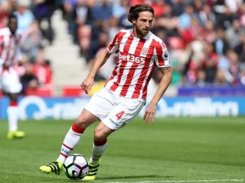 Khả năng chuyền bóng ấn tượng của Joe Allen