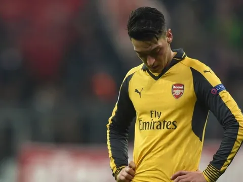 Khi Oezil tàng hình ở trận Bayern - Arsenal