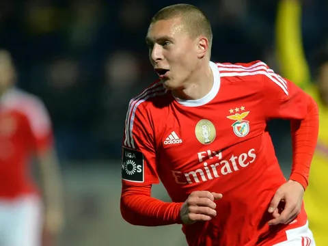 Không chỉ có Chelsea muốn 'phá bĩnh' M.U vụ Lindelof