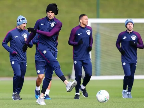 Không khí sân tập Man City sau thất bại trước Wigan