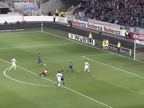 Khung thành rộng mở, nhưng sao Schalke lại hóa 'Torres'