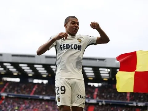 Khuyên Mbappe, Benzema tỏ rõ 'khí chất đàn anh'