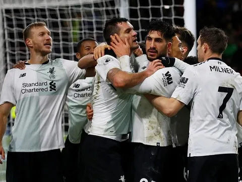 Klavan đi vào lịch sử trong chiến thắng của Liverpool