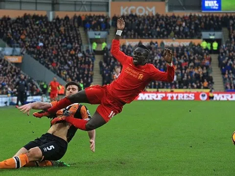 Klopp không hiểu chuyện gì đang xảy ra với Liverpool