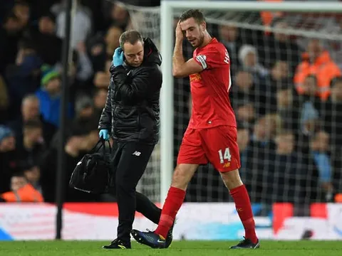 Klopp 'méo mặt' sau chiến thắng trước Man City