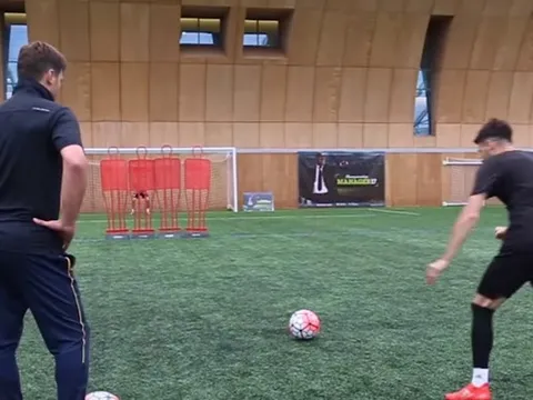 Kỹ thuật chơi bóng cực hay của HLV Mauricio Pochettino