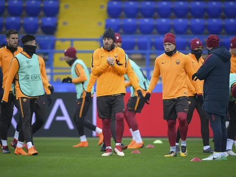 Lạnh cóng tại Ukraine, cửa nào cho Roma?