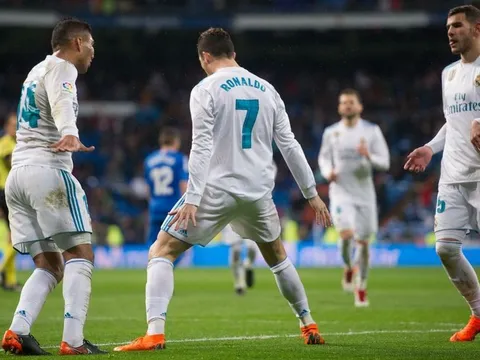 Lập cú đúp, Ronaldo vượt mặt Messi