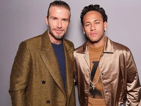Lập poker, Neymar hóa soái ca sánh vai David Beckham