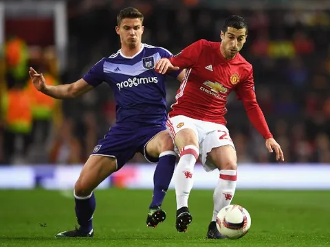 Mục tiêu thay thế Michael Carrick 'bật đèn xanh' cho MU