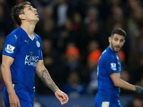 Mất thăng bằng, Leicester còn bị cầu thủ quay lưng