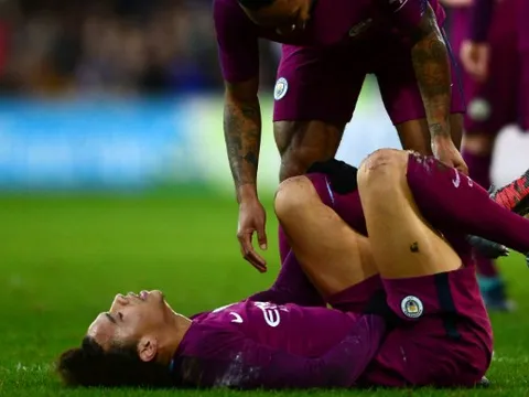 Leroy Sane bị triệt hạ, Pep Guardiola nổi đoá