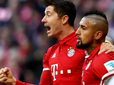Lewandowski cán mốc khủng cùng Bayern
