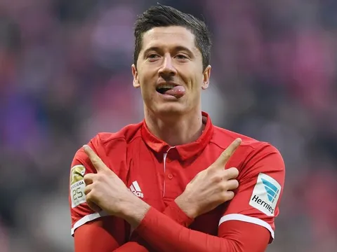 Lewandowski tức giận vì chỉ là hàng dự phòng cho Griezmann