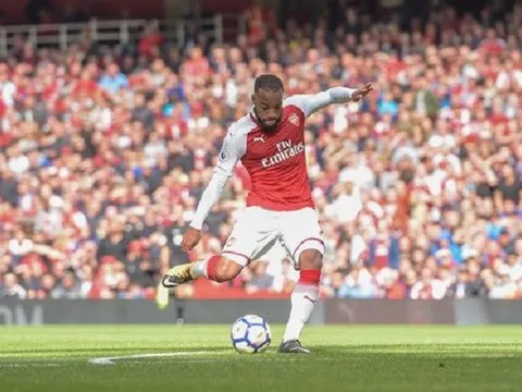 Liên tục tịt ngòi, Lacazette vẫn được Giáo sư tin tưởng