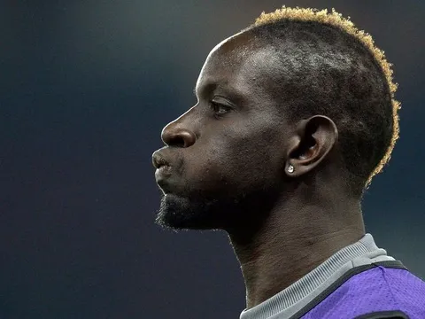 Liverpool quyết không chịu bán lỗ 'hàng thải'