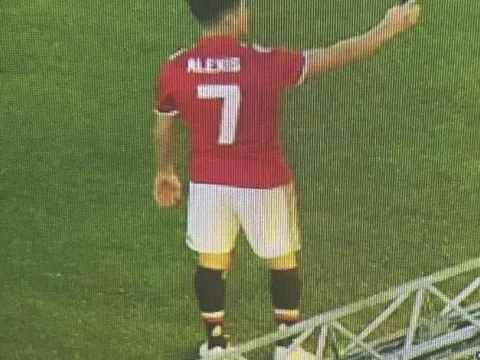 Lộ ảnh Alexis Sanchez mặc áo số 7 của Man Utd
