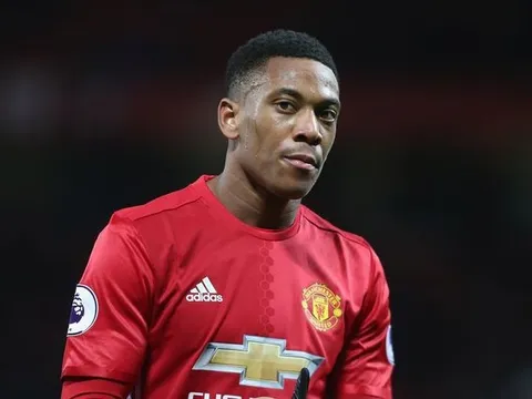 Lộ lý do Mourinho "trảm" Martial trận gặp Stoke