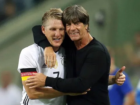 Loew trách Mourinho sau quyết định rời M.U của Schweinsteiger