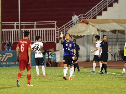 Thủ môn Minh Nhựt: Xem lại clip tôi còn thấy mình lố bịch!