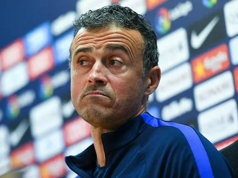 Luis Enrique trêu chọc phóng viên ngủ gật