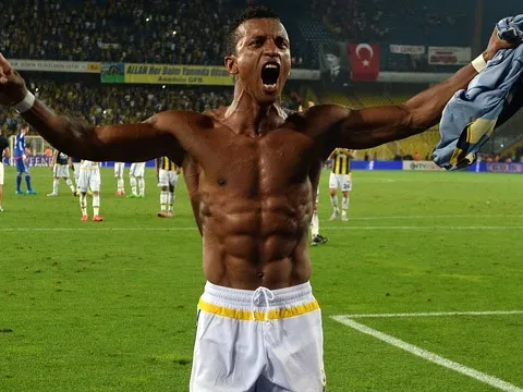 Luis Nani trở lại Anh, đối đầu Man United?