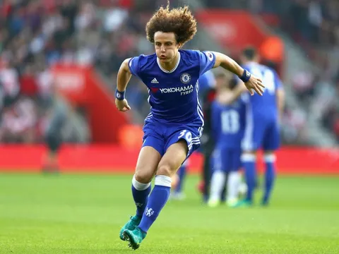 Luiz đã biến thành fan của Kante từ thời điểm này