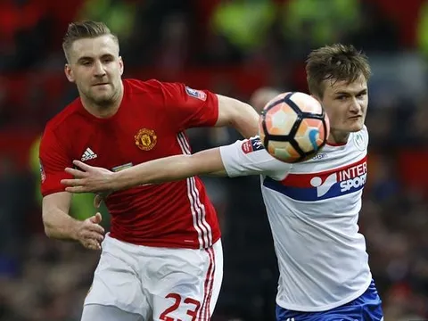 Luke Shaw được hỏi mua với giá 15 triệu bảng