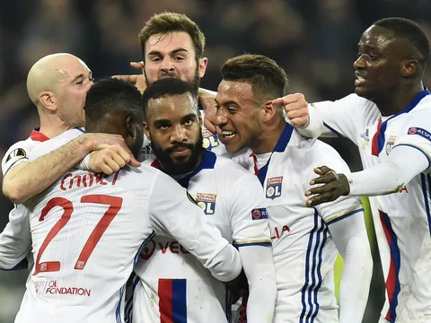 Lượt đi vòng 16 đội Europa League: Lyon rượt đuổi tỉ số kịch tính với Roma, Gladbach cầm hòa Schalke 04