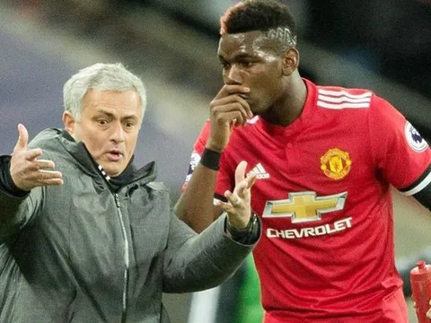 MU dẹp loạn: Pogba run rẩy và cú trừng mắt của Mourinho