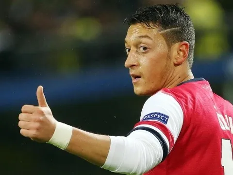 Mặc CĐV chỉ trích, Oezil sẽ không quay lưng với Arsenal