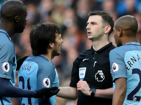 Man City của Pep Guardiola bị phạt nặng